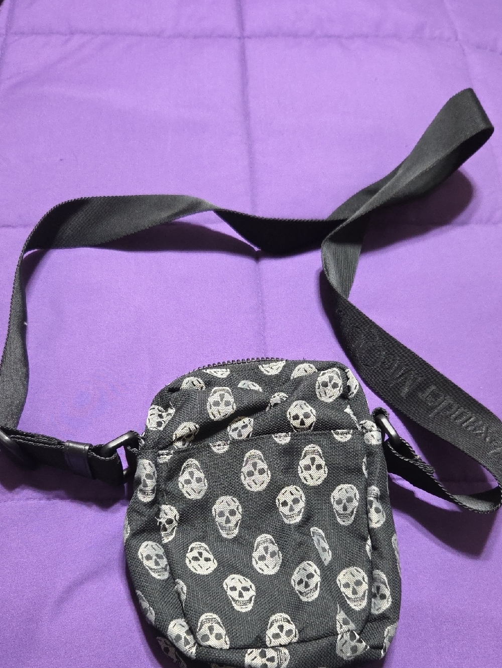Alexander McQueen Black Branded Jacquard Skull Bag - Picture 1 of 6